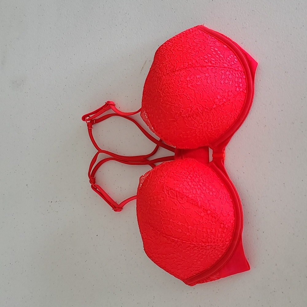 34 D pink bra